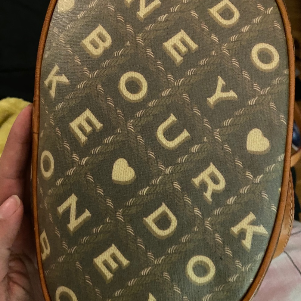Dooney and Bourke shoulder bag - Picture 2 of 4